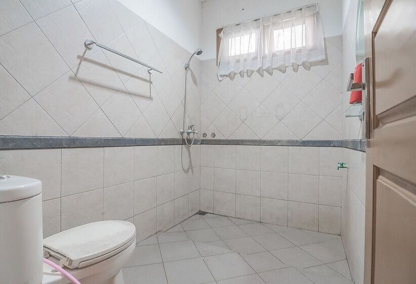 بنسيون Reddoorz Plus At Hotel Negeri Baru Lodaya Puncak