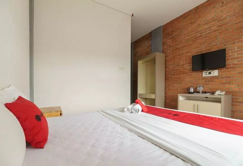 Majatalo Reddoorz Plus At Hotel Negeri Baru Lodaya Puncak