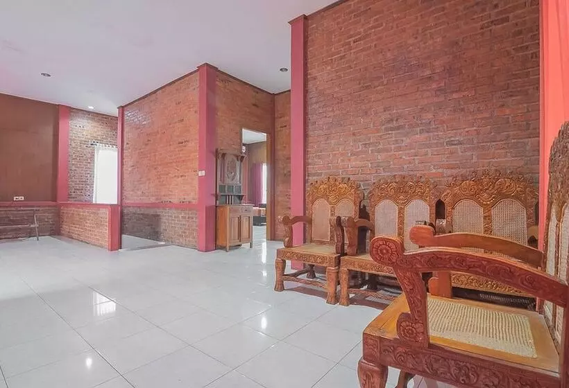 Majatalo Reddoorz Plus At Hotel Negeri Baru Lodaya Puncak