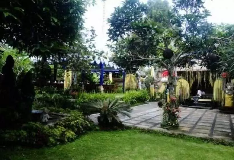Majatalo Rumah Desa Bali