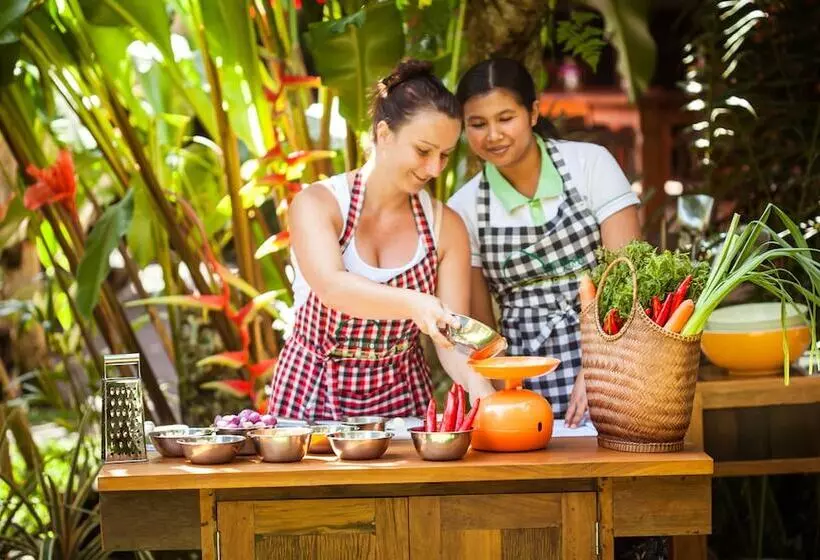 Majatalo Rumah Desa Bali