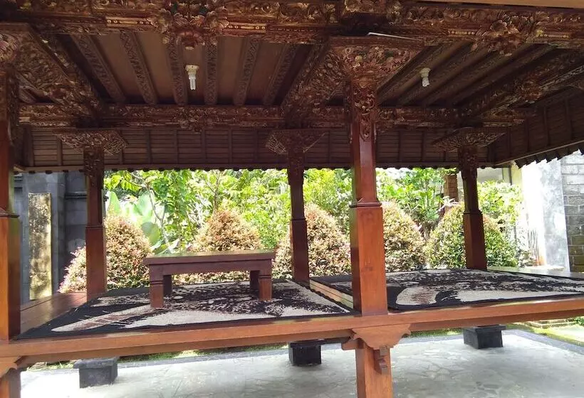 پانسیون Rumah Tu7u