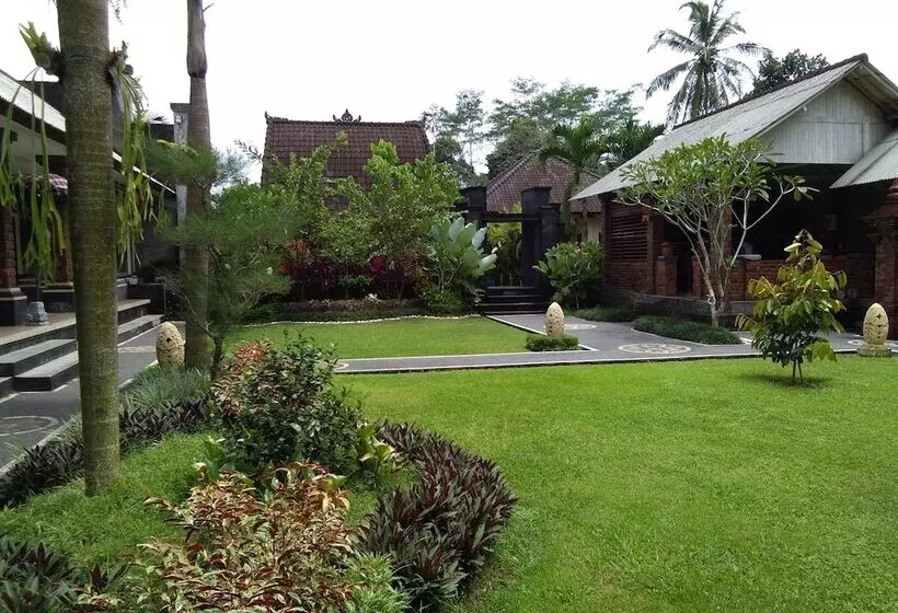 پانسیون Rumah Tu7u