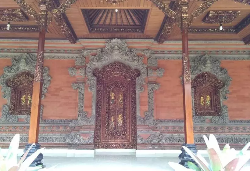 پانسیون Rumah Tu7u