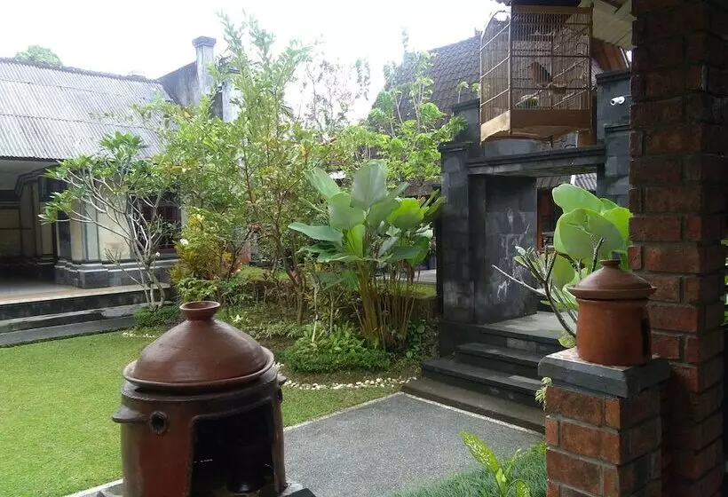 پانسیون Rumah Tu7u