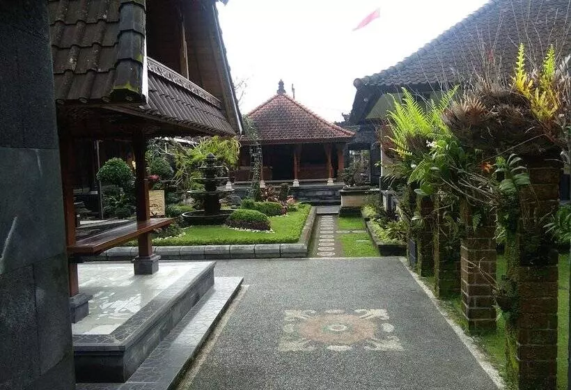 پانسیون Rumah Tu7u