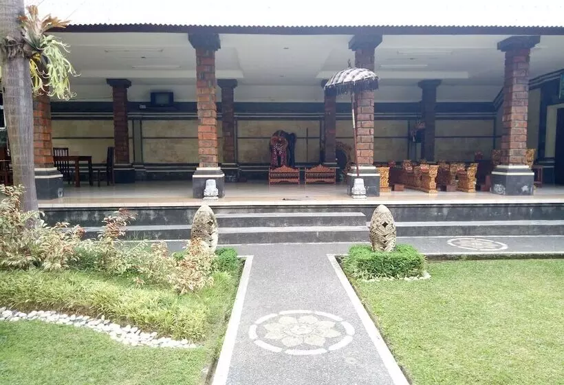 پانسیون Rumah Tu7u