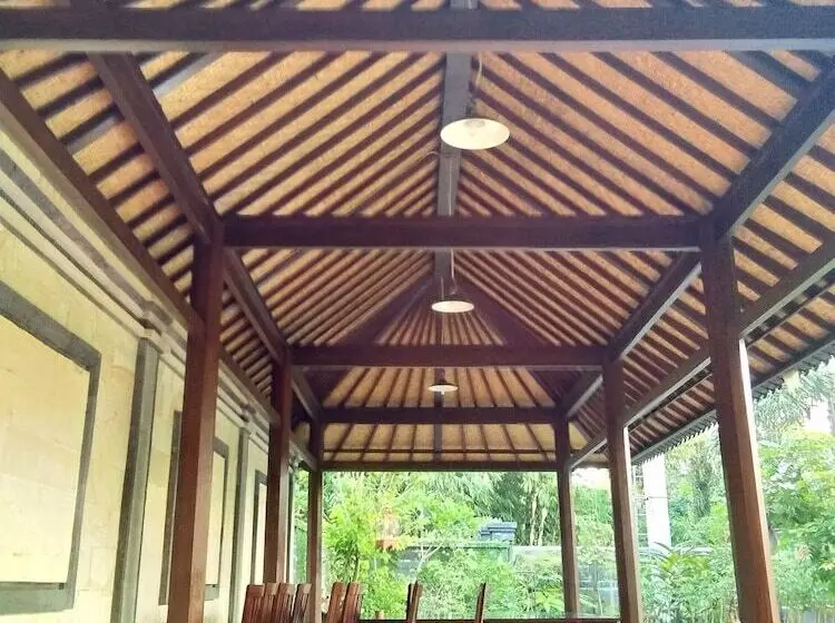 پانسیون Rumah Tu7u