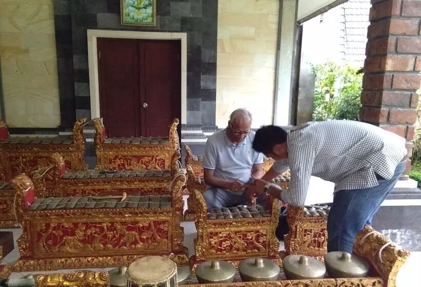 پانسیون Rumah Tu7u