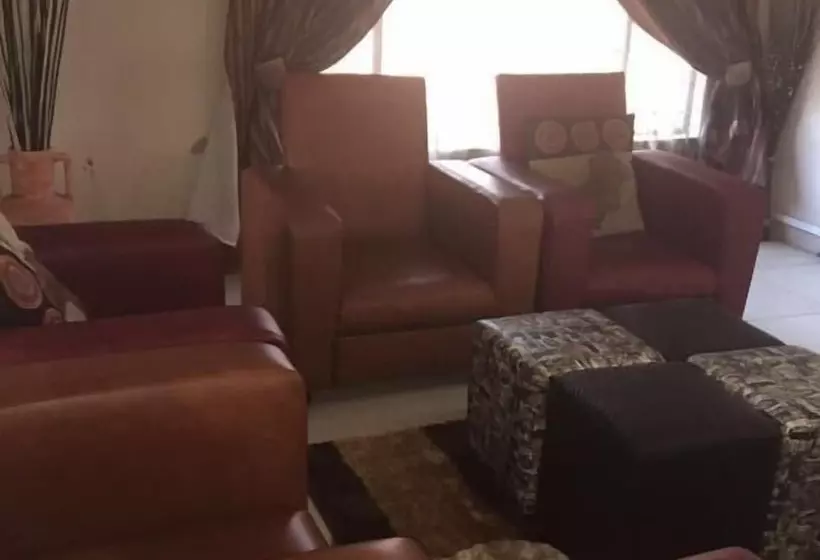 ペンション Shidila Lodge