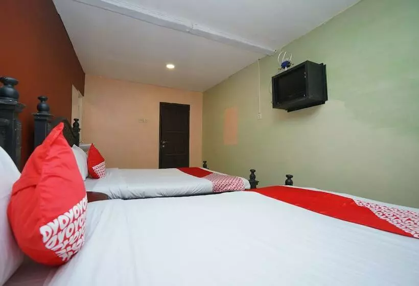 Retkeilymaja Carina Hotel By Oyo Rooms