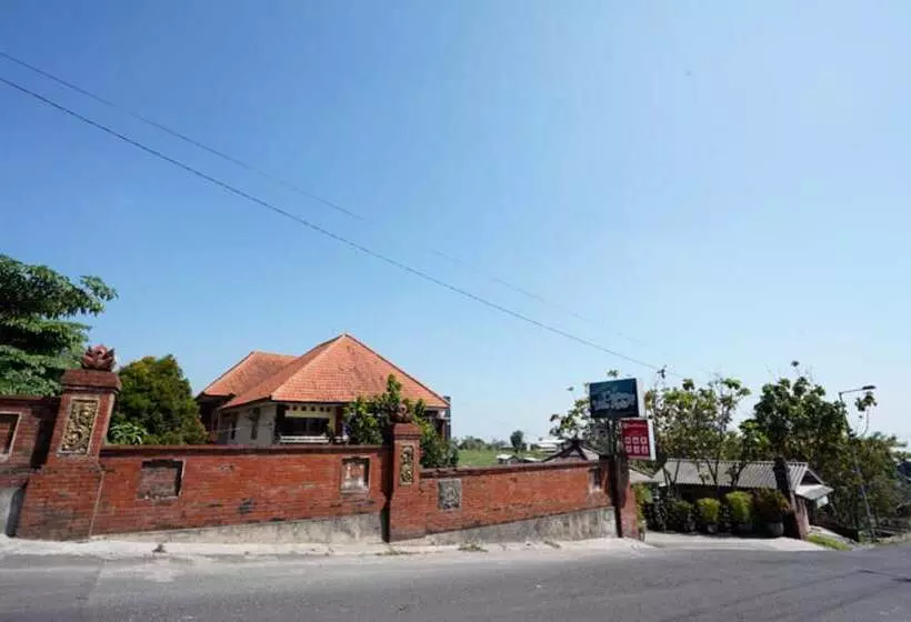 Retkeilymaja Carina Hotel By Oyo Rooms