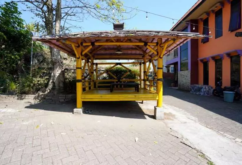 Retkeilymaja Carina Hotel By Oyo Rooms