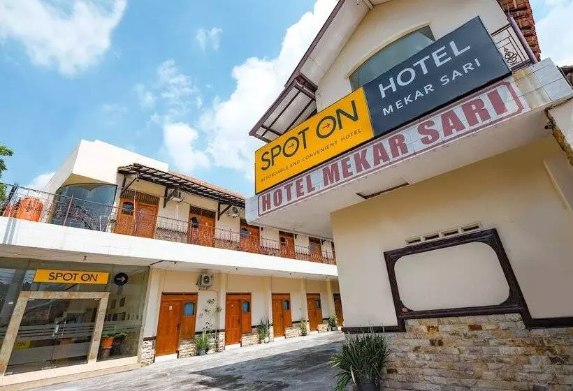 ユースホステル Spot On 2011 Hotel Mekar Sari