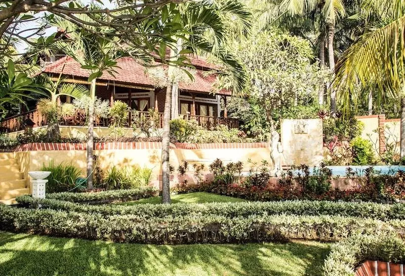 Aamiaismajoitus (B&B) Teluk Indah Beach & Pool Villa