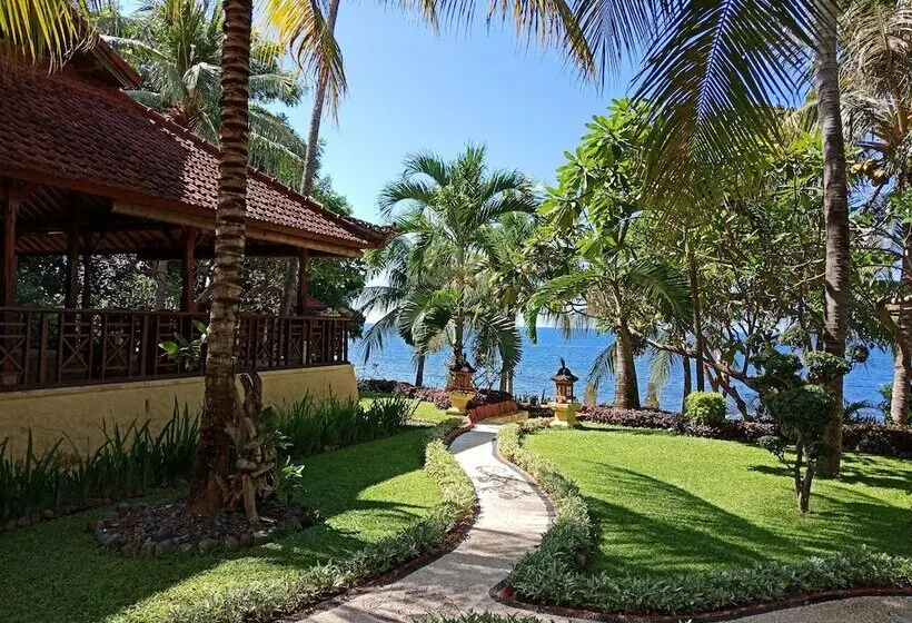 Aamiaismajoitus (B&B) Teluk Indah Beach & Pool Villa