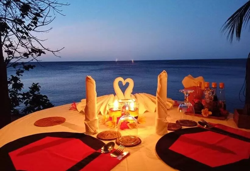 Aamiaismajoitus (B&B) Teluk Indah Beach & Pool Villa