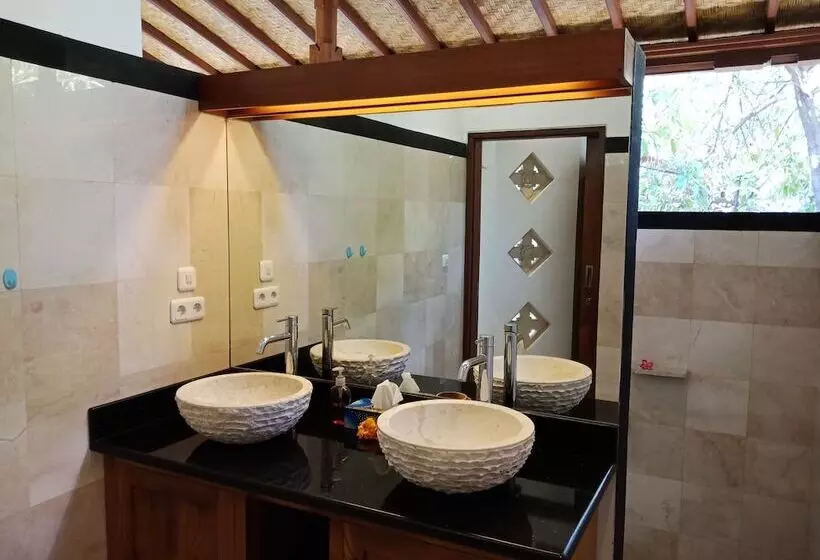 Aamiaismajoitus (B&B) Teluk Indah Beach & Pool Villa