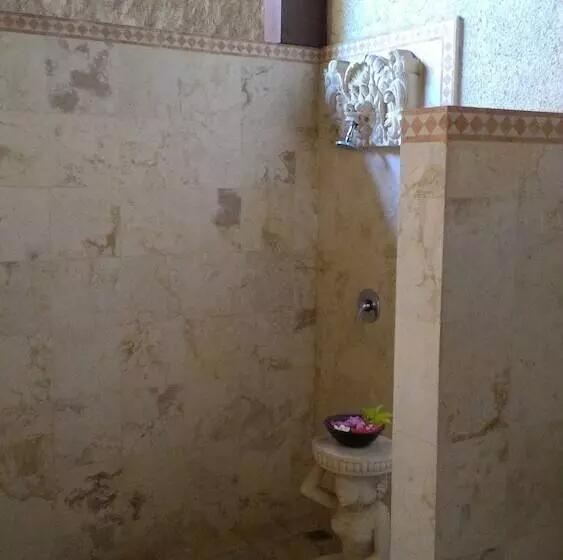 Aamiaismajoitus (B&B) Teluk Indah Beach & Pool Villa