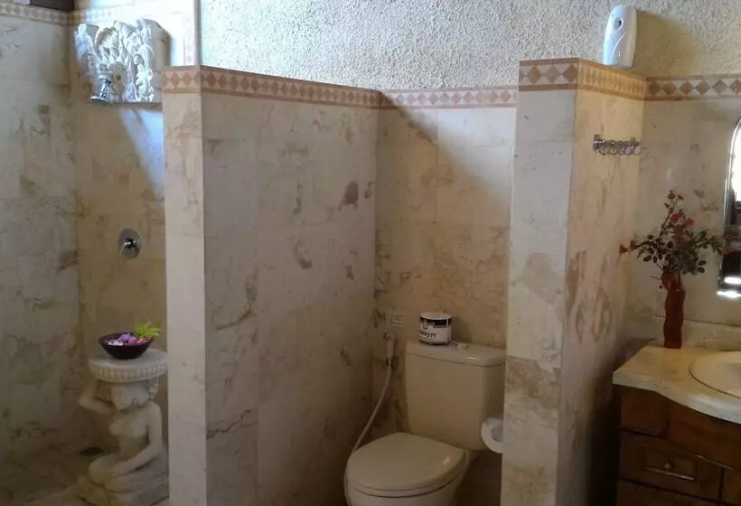 Aamiaismajoitus (B&B) Teluk Indah Beach & Pool Villa