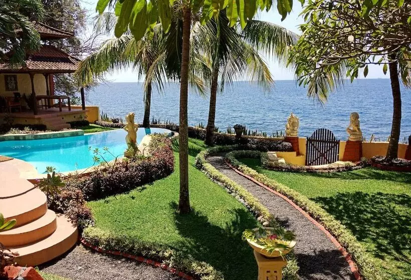 Aamiaismajoitus (B&B) Teluk Indah Beach & Pool Villa