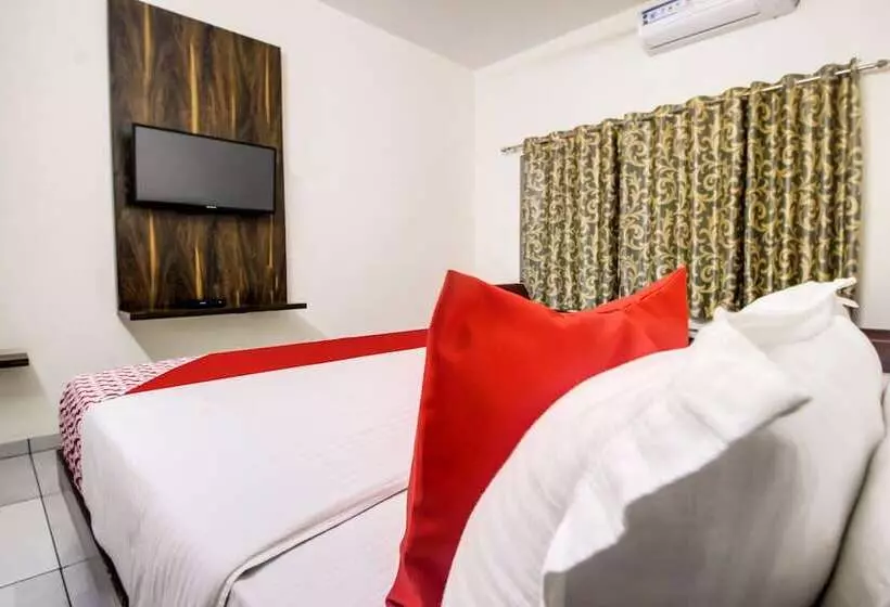 ホテル Meridian By Oyo Rooms