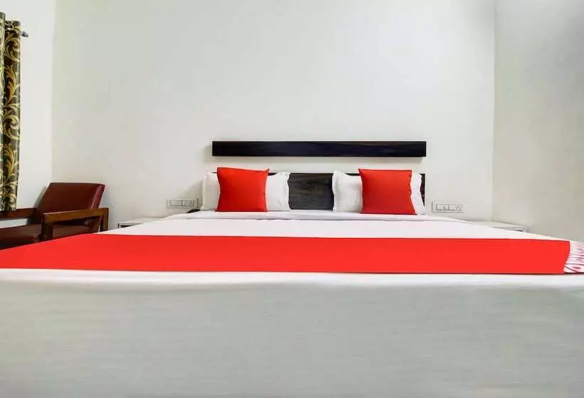 ホテル Meridian By Oyo Rooms