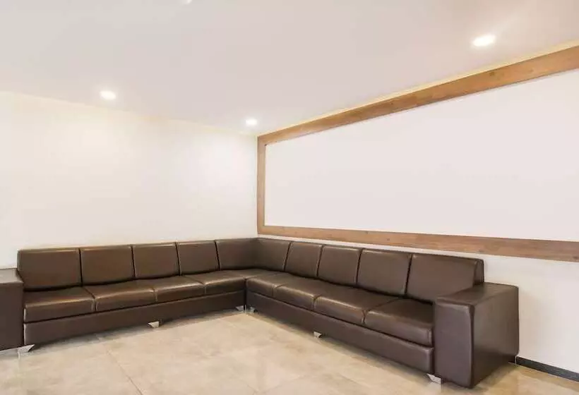 ホテル Meridian By Oyo Rooms