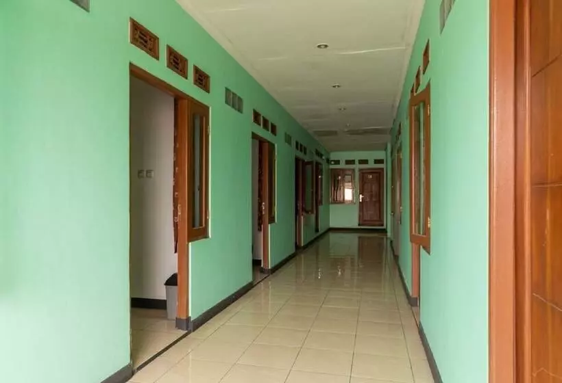 Hotelli Reddoorz @ Cibogo Puncak Bogor 2