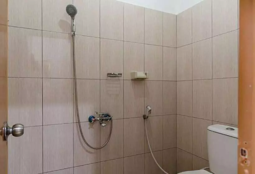 Hotelli Reddoorz @ Cibogo Puncak Bogor 2