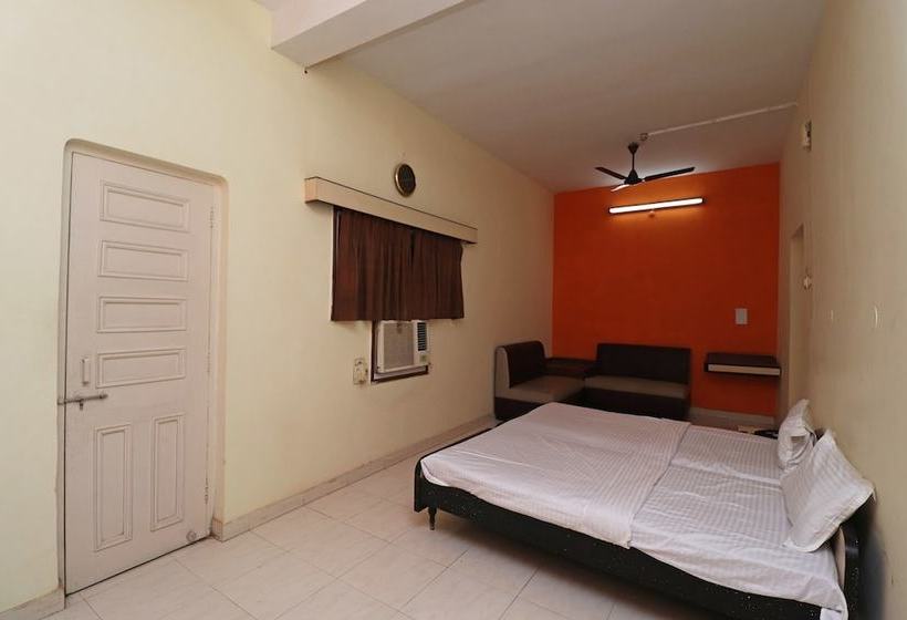 Отель Spot On 37028  Sheela