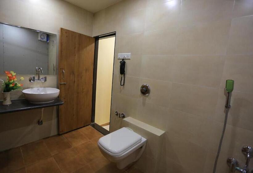 酒店 The Grand Raveta