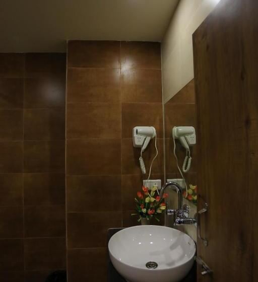 酒店 The Grand Raveta