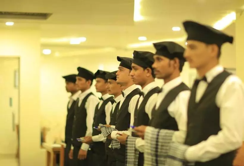 Hotelli The Grand Raveta