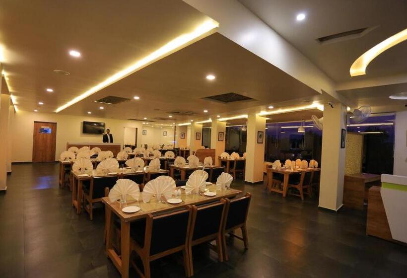 酒店 The Grand Raveta