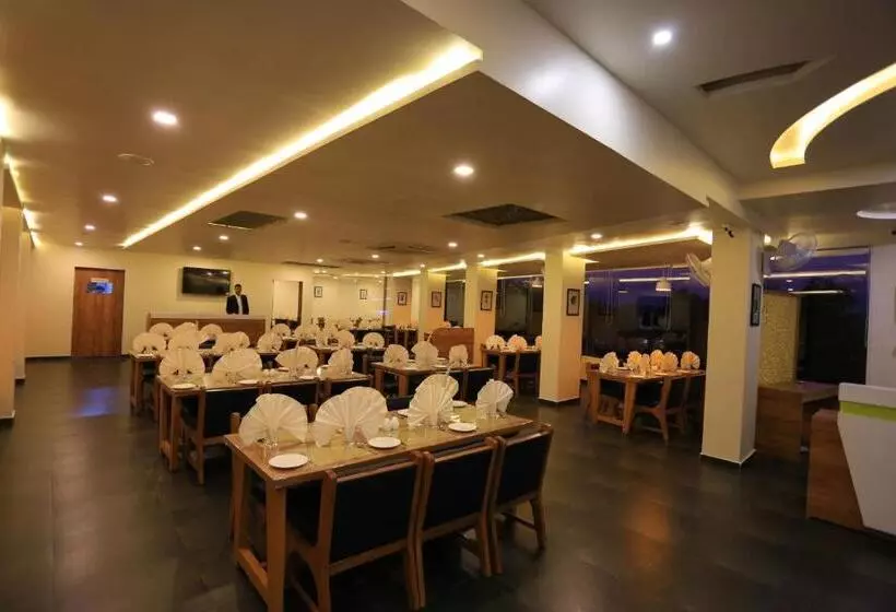 Hotelli The Grand Raveta