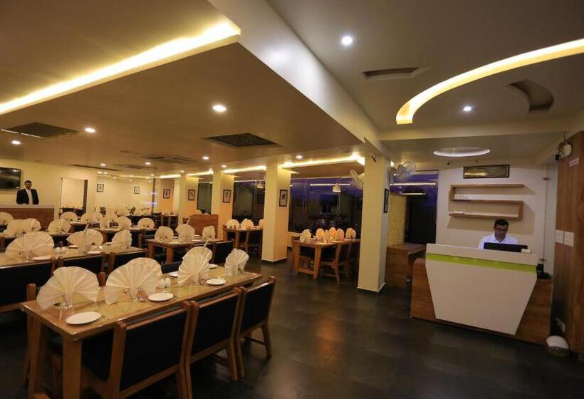 酒店 The Grand Raveta