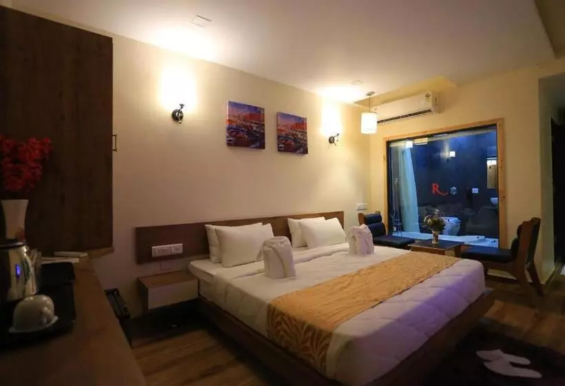 Hotelli The Grand Raveta