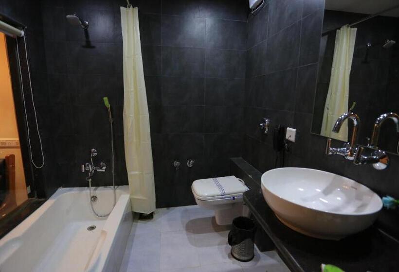 酒店 The Grand Raveta