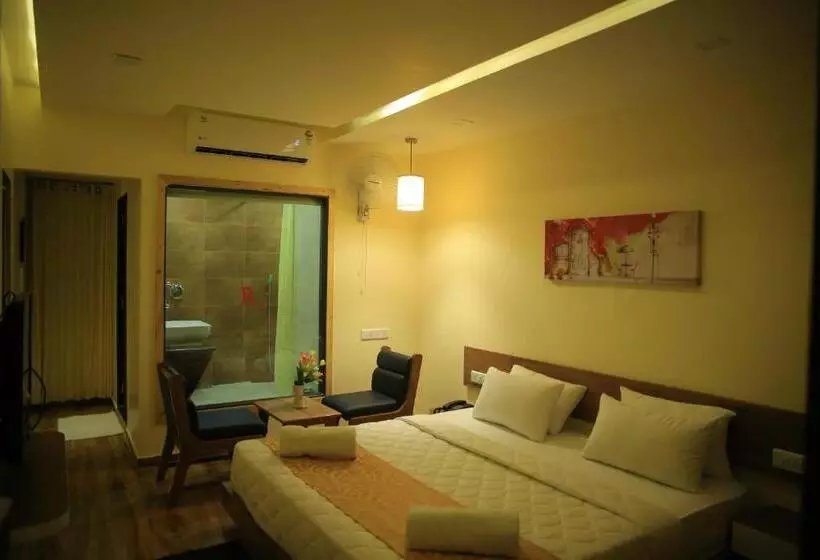 Hotelli The Grand Raveta