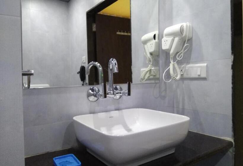 酒店 The Grand Raveta