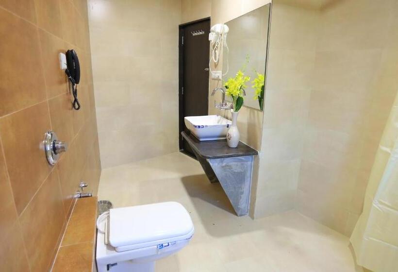 酒店 The Grand Raveta