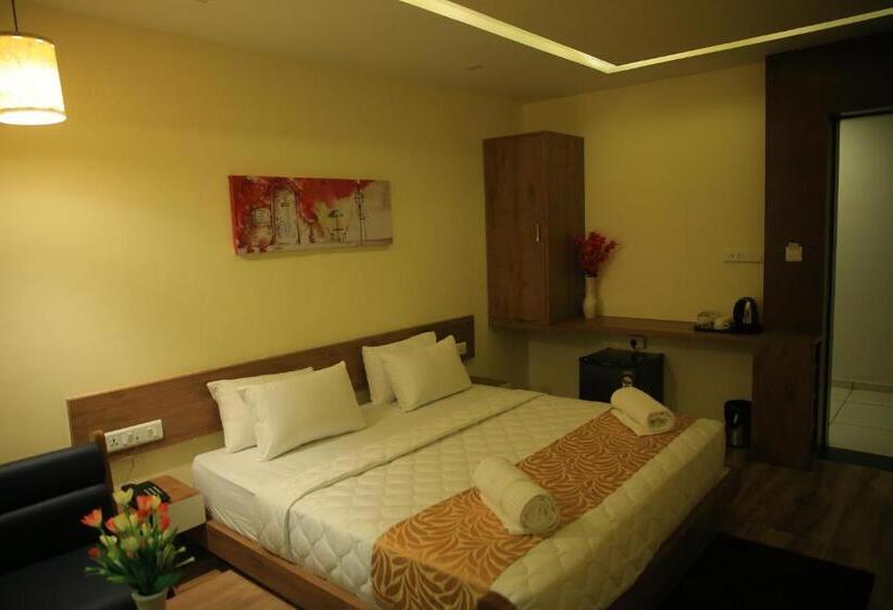 酒店 The Grand Raveta