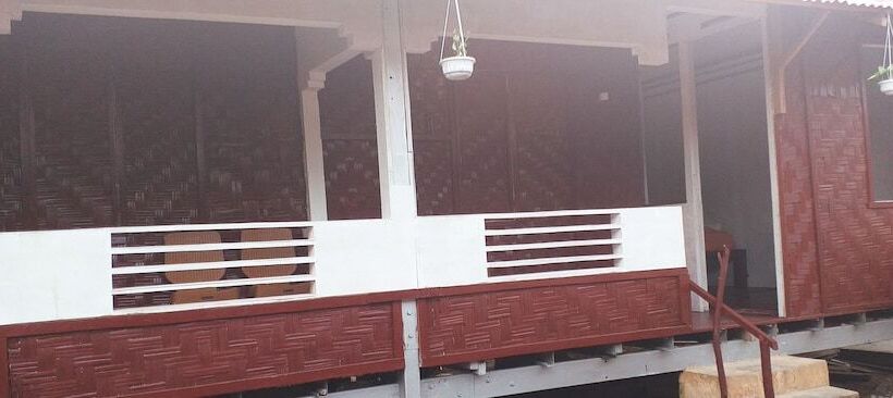 펜션 Simeulue Nanik Surfcamp