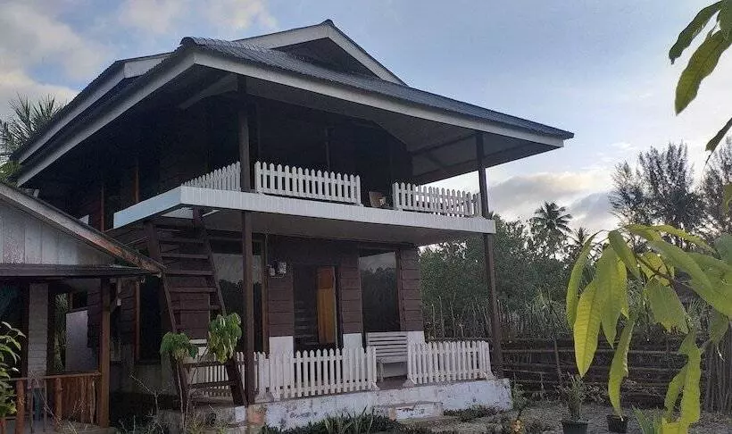 Majatalo Simeulue Nanik Surfcamp