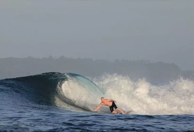 Majatalo Simeulue Nanik Surfcamp