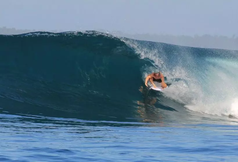 Majatalo Simeulue Nanik Surfcamp