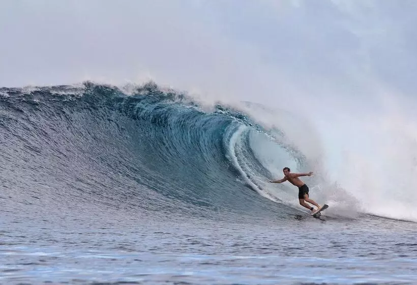 Majatalo Simeulue Nanik Surfcamp
