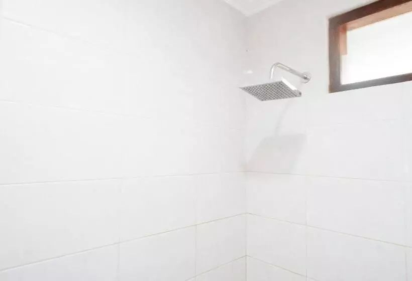 Hotelli Reddoorz Near Alun Alun Wonosobo 2