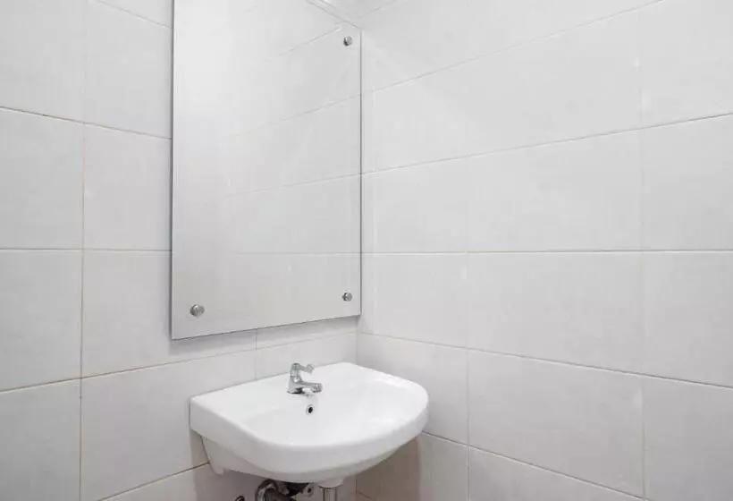 Hotelli Reddoorz Near Alun Alun Wonosobo 2